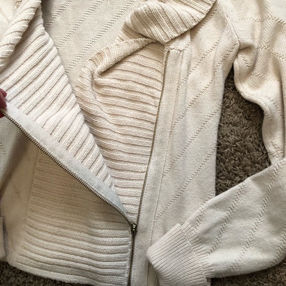 GAP Cream Sweater w/ Large Collar &metallic zipper - Picture 3 of 4